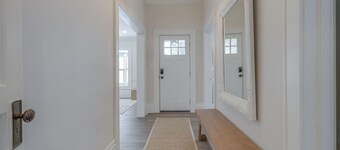 Historic 1890's Home on the Doe RIver, King beds, New remodel, Great location!