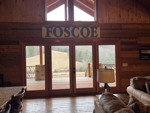Interior - Serene 3-bedroom cabin in Elk Park perfect for relaxing getaways (Elk Park)