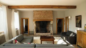 Télévision, cheminée