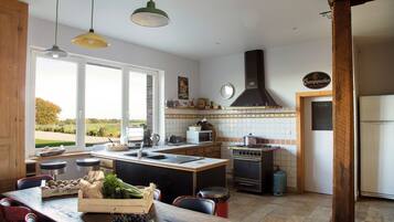 Micro-ondes, four, plaque de cuisson, lave-vaisselle