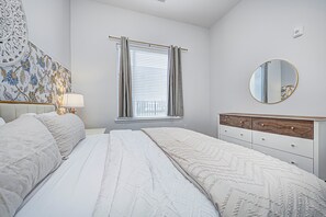 1 bedroom, Internet, bed sheets - Fishers - King bed - First Level (Fishers)