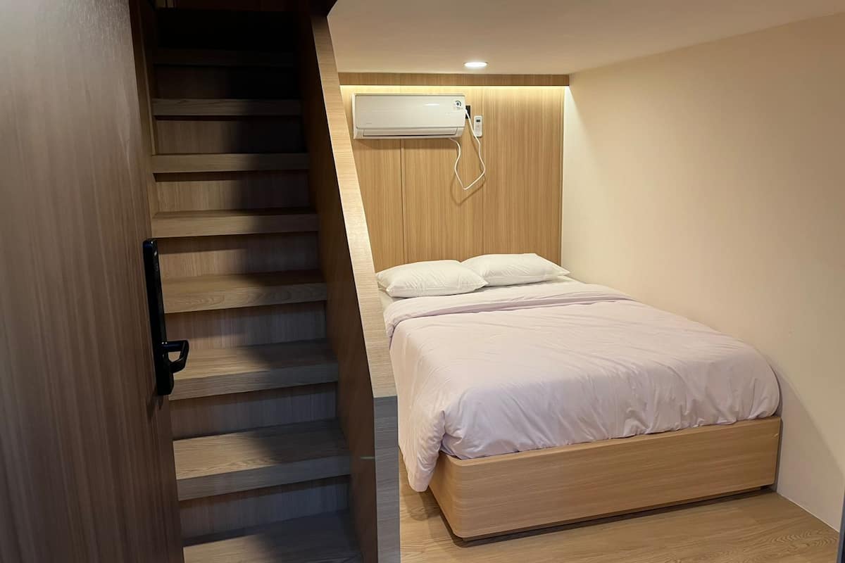 Family Room, 2 Queen Beds, Non Smoking, Air conditioning | Desk