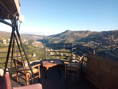 Peaceful 3-bedroom apartment in welcoming Bcharre for your stay