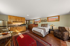 Strykjärn/strykbräda, wi-fi och sängkläder