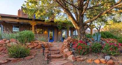 2 bed 2 bath in the Kayenta Art Village W/Views of the red rock cliffs.