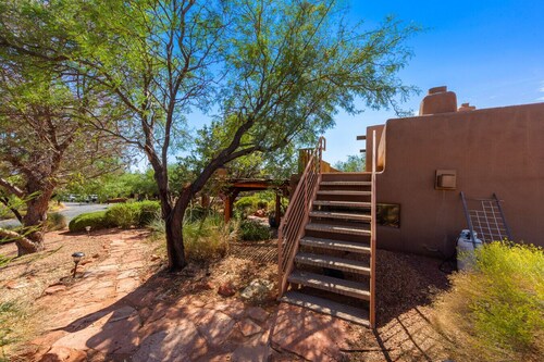 2 bed 2 bath in the Kayenta Art Village W/Views of the red rock cliffs.