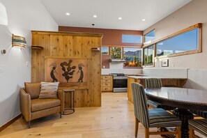Interior - 2 bed 2 bath in the Kayenta Art Village W/Views of the red rock cliffs. (Ivins)