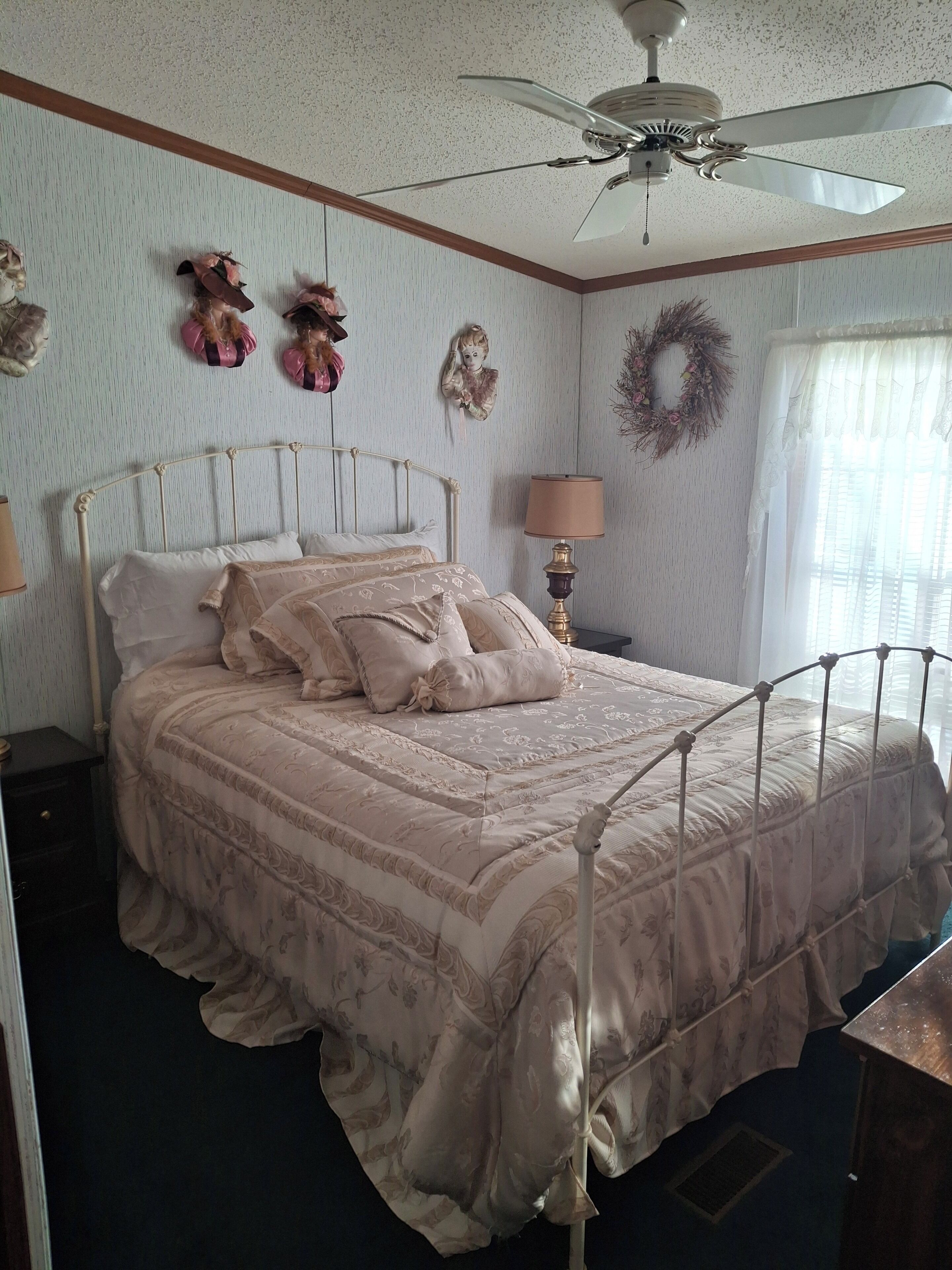 3 slaapkamers, een strijkplank/strijkijzer, wifi, beddengoed