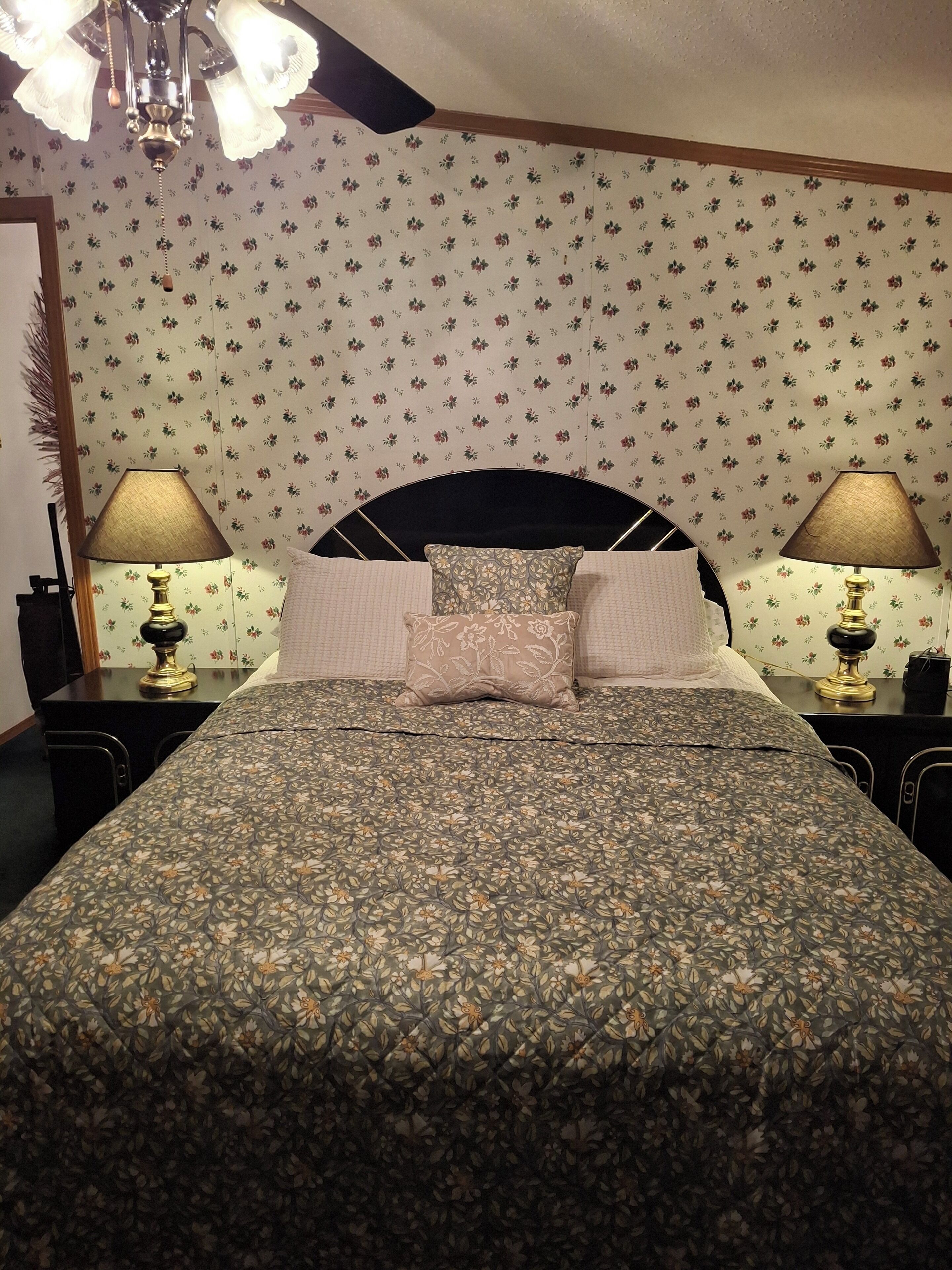 3 chambres, fer et planche à repasser, Wi-Fi, draps fournis