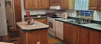 3BR Family Home in Manchester, VT -Near Downtown, Outlets & Ski Resorts