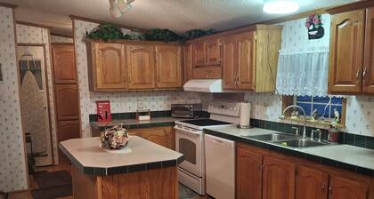 3BR Family Home in Manchester, VT -Near Downtown, Outlets & Ski Resorts