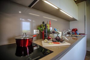 Oven, stovetop, dishwasher - Comfortable vacation home in the vineyards. Wheelchair accessible, pet friendly! (Marche)