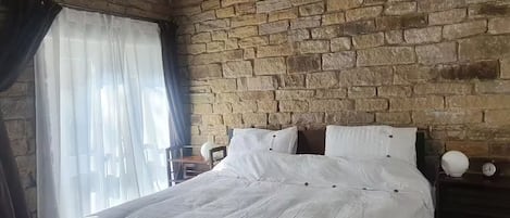 1 soverom, skrivebord, strykejern/-brett og wi-fi (inkludert)