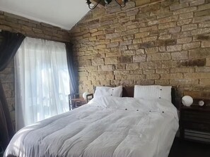 1 bedroom, desk, iron/ironing board, free WiFi