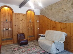 Interior - Edgerton coach house, Detached cottage in town, Spacious rustic charm (Huddersfield)