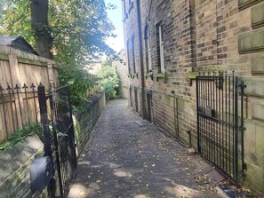 Property grounds - Edgerton coach house, Detached cottage in town, Spacious rustic charm (Huddersfield)