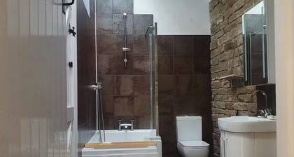 Edgerton coach house, Detached cottage in town, Spacious rustic charm