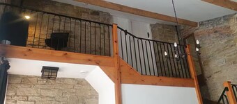 Edgerton cottage, 1-bed detached coach house in town, Spacious rustic charm.