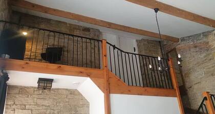 Edgerton coach house, Detached cottage in town, Spacious rustic charm