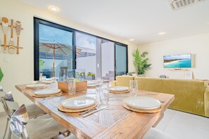 Dining - Seas The Day – Modern 4BR Steps from Boca Catalina (Noord)