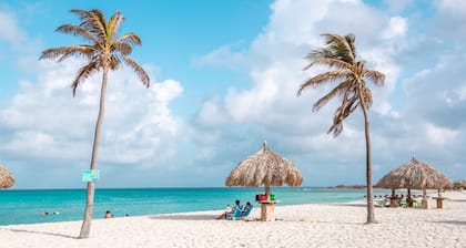 Shore House Aruba – 4BR Steps from Boca Catalina