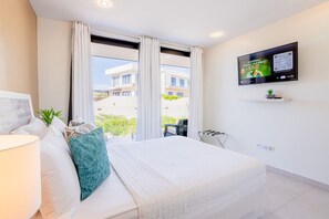 4 Schlafzimmer, Zimmersafe, Bügeleisen/Bügelbrett, Reisekinderbett