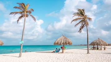 In Strandnähe, Liegestühle, Strandtücher