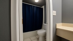 Hair dryer, towels, soap, toilet paper - 109 Gated 2 Double Beds Hotel Room (Jackson)