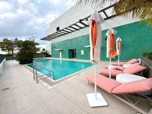 Curated visual reference: Visual Reference: Luxury 2 Bedroom Condo In Miami World Center With Roof