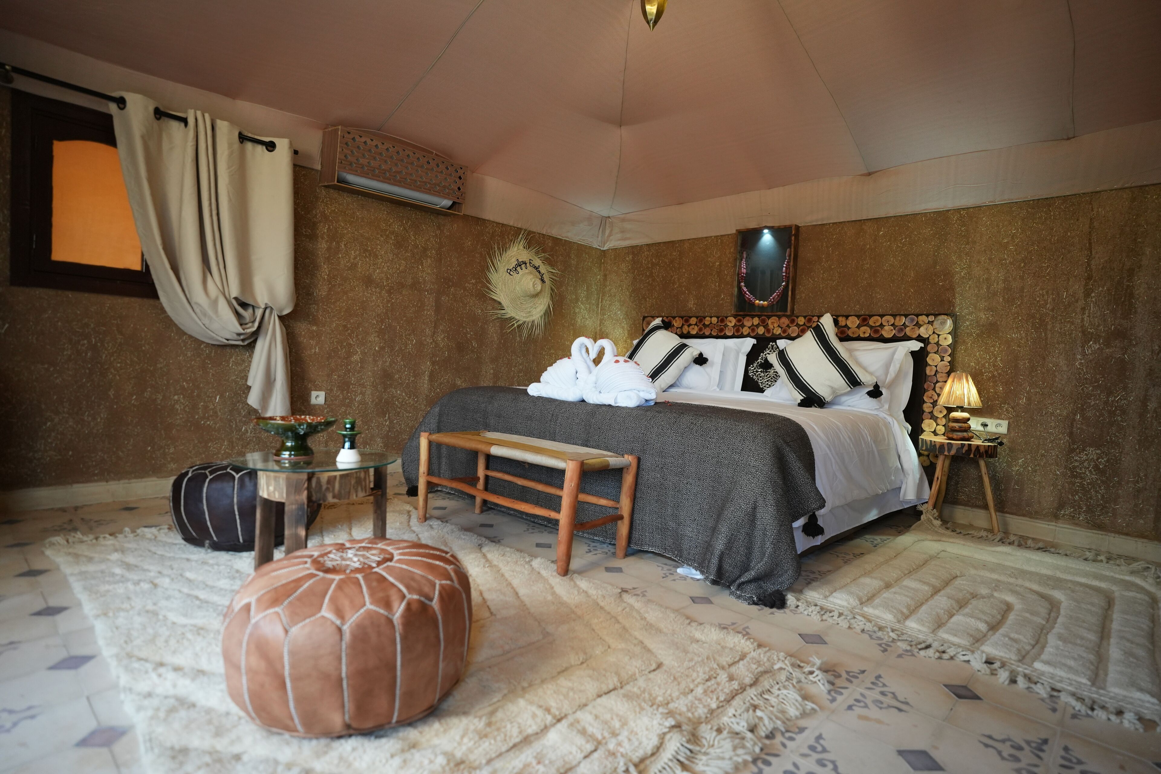 ตู้นิรภัยในห้องพัก, ห้องเก็บเสียง, Wi-Fi ฟรี