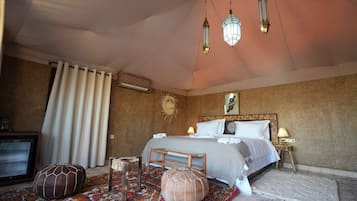 Luxury-Suite, Klimaanlage, Poolblick | Zimmersafe, schallisolierte Zimmer, kostenloses WLAN