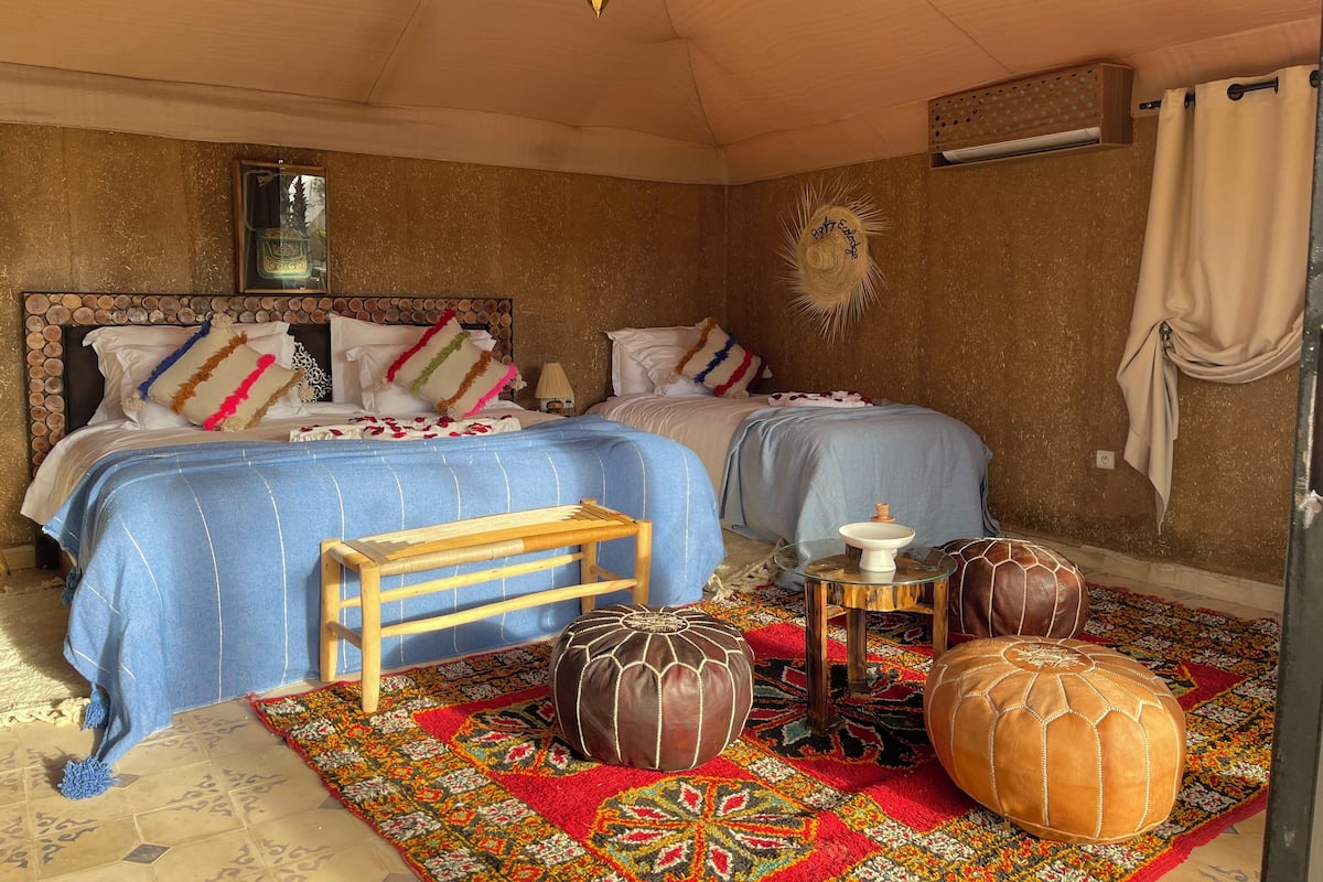 Luxury-Dreibettzimmer, eigenes Bad, zum Garten hin