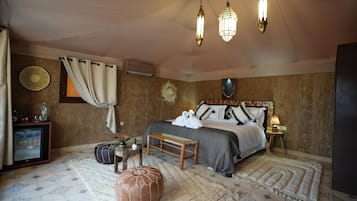 In-room safe, soundproofing, free WiFi