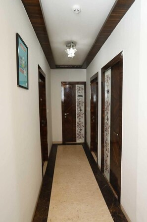 Hallway - Hotel Satellite (Mumbai)