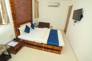 Basic Double Room | Desk, laptop workspace, free WiFi - Hotel Satellite (Mumbai)