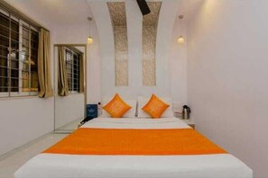 Desk, laptop workspace, free WiFi - Hotel Satellite (Mumbai)