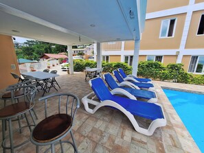 Outdoor dining - Stunning Ocean, City & Pool View 2 Bedroom Apt. 2 minutes from Roseau (Roseau)