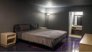 Iron/ironing board, free WiFi, bed sheets