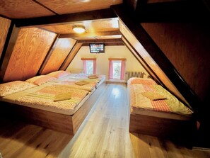 3 chambres, fer et planche à repasser, lit parapluie, Wi-Fi gratuit