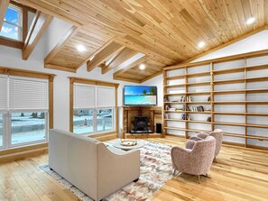 TV, fireplace, offices