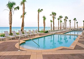 A heated pool - Gulf Front/Chair Service/Heated Pool (Panama City Beach)