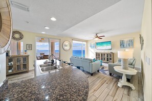 Smart TV - Gulf Front/Chair Service/Heated Pool (Panama City Beach)