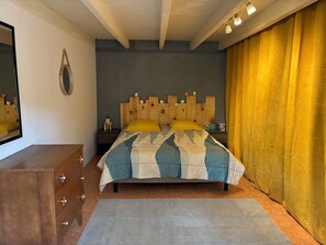 4 chambres, fer et planche à repasser, lit parapluie, draps fournis