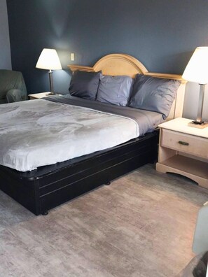 Iron/ironing board, free WiFi, bed sheets - 114 Gated King Bed Hotel Room (Jackson)