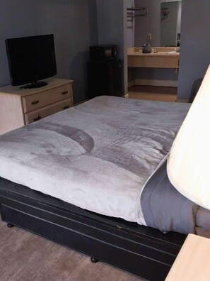 Fer et planche à repasser, Wi-Fi gratuit, draps fournis