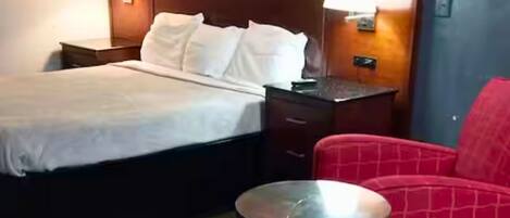 Planxa i posts de planxar, wifi gratuïta i roba de llit