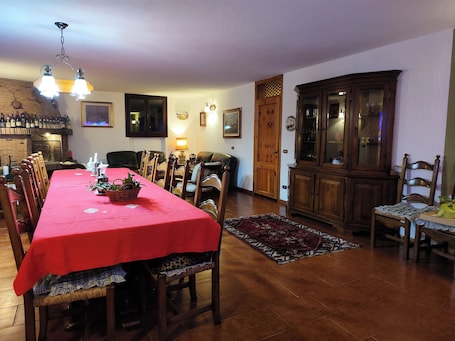 Speisen. Apartment in Villa Jolanda