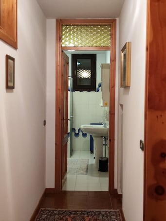 Dusche, Haartrockner, Bidet, Handtücher. Apartment in Villa Jolanda