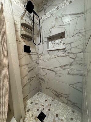 Shower, hair dryer, towels, soap - Luxury creekside cabin near High Falls with views, fire pit & trails nearby (Crivitz)