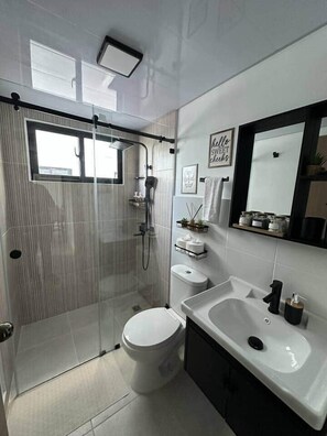 Dusche, Seife, Toilettenpapier